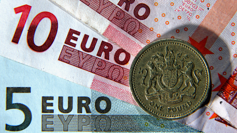 Euro đạt mức cao nhất 5 tháng khi GDP của Mỹ làm lu mờ cuộc họp của ECB
