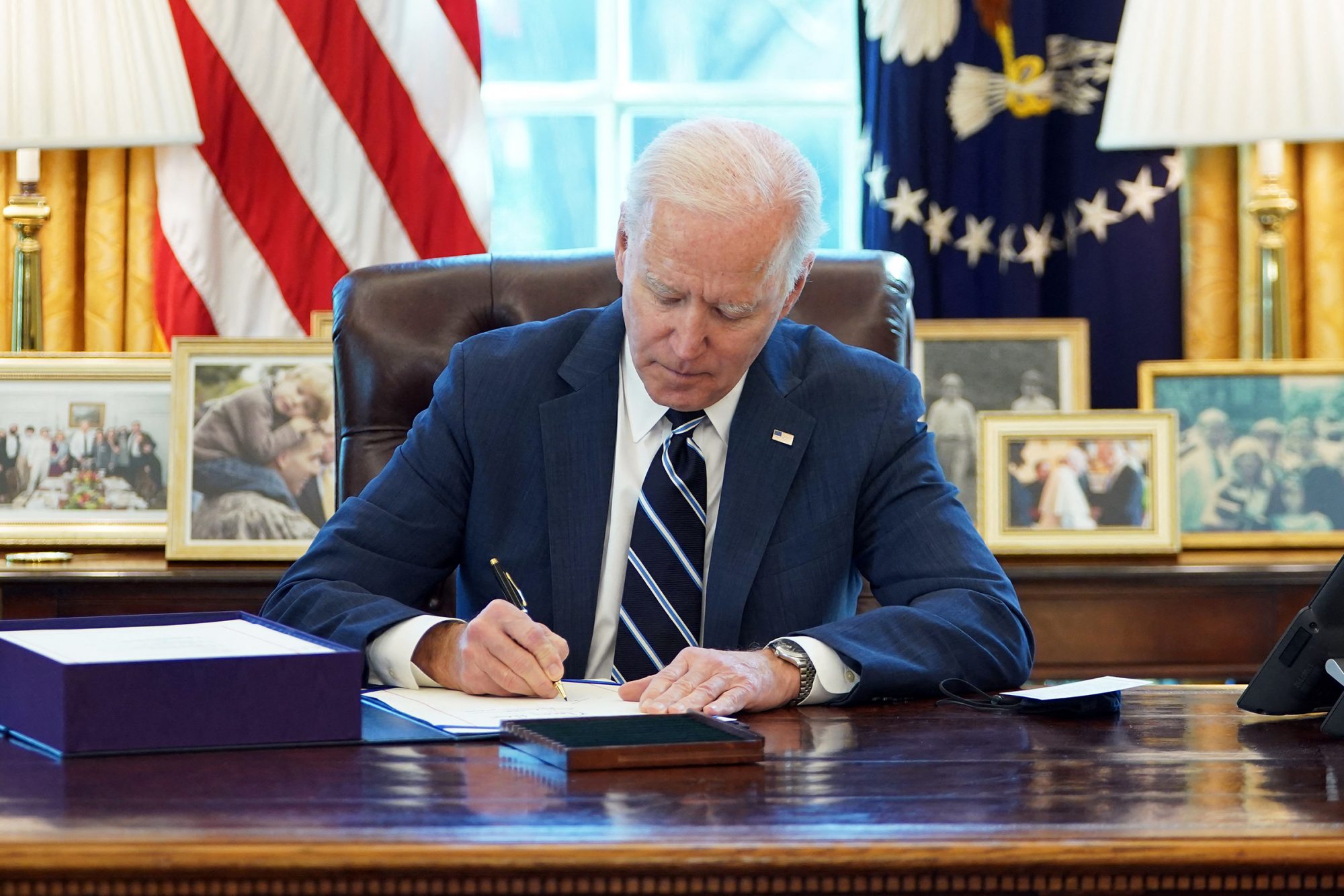 Tổng thống Biden ký luật nâng mức trần nợ công nhằm ngăn chặn tình trạng vỡ nợ