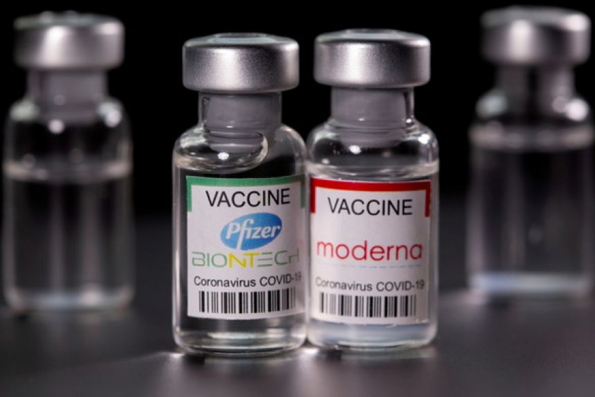 Vì sao giá cổ phiếu của Pfizer và Moderna lao dốc bất chấp 'mỏ vàng' vắc xin ngừa COVID-19?