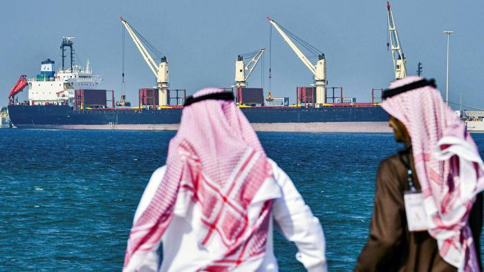 Giá dầu tăng sốc, Ả rập Saudi sẽ không dang tay "cứu" thị trường