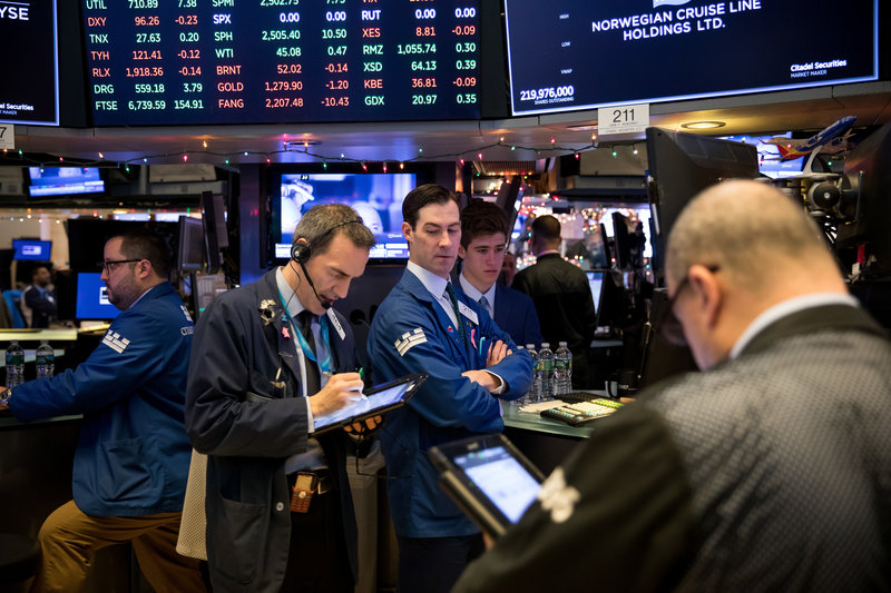 S&P 500 và Dow Jones giảm 3 phiên liên tiếp