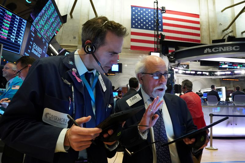 nasdaq-composite-roi-vao-vung-dieu-chinh-giam-10-so-voi-muc-ky-luc-hoi-thang-11-2021