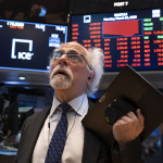 Sụt gần 400 điểm, Dow Jones đứt mạch 4 phiên tăng liên tiếp