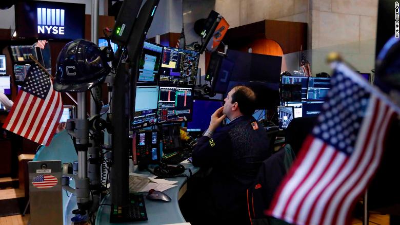Nỗ lực phục hồi thất bại, Dow Jones vẫn chìm trong sắc đỏ