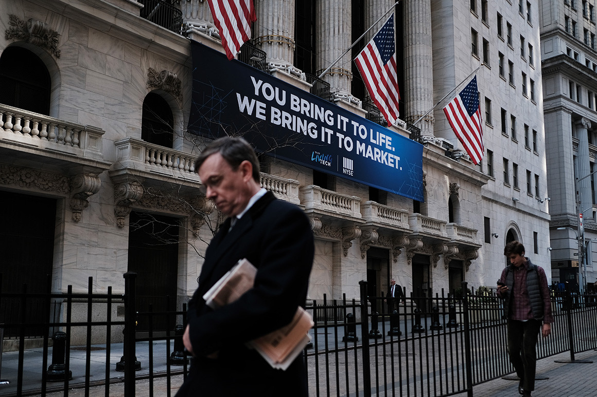 Morgan Stanley: Hãy tránh xa chứng khoán Mỹ trong năm 2022