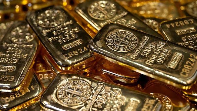 Vàng thế giới quay đầu giảm hơn 1%
